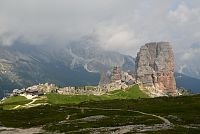 Itálie - Dolomity: Cinque Torri od chaty Rifugio Averau