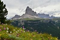 Itálie - Dolomity: Monte Piana - výhled k Tre Cime di Lavaredo
