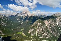 Itálie - Dolomity: Monte Piana - výhled západním směrem k Croda Rossa (Hohe Gaisl)