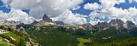 Itálie - Dolomity: Monte Piana - výhled východním směrem na Tre Cime di Lavaredo a Cadini