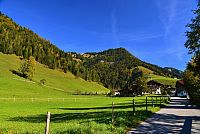 Rakousko - Kaiserwinkl: trasa Walchsee - Lochner Wasserfall, místní část Winkl