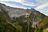 Rakousko - Kaiserwinkl: výstup na Heuberg - pohoří Zahmer Kaiser od statku Jöchlalm
