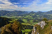 Rakousko - Kaiserwinkl: Heuberg - výhled do údolí řeky Inn