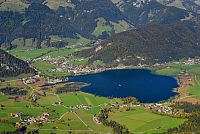 Rakousko - Kaiserwinkl: Heuberg - výhled na jezero Walchsee