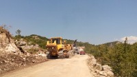 Černá Hora: silnice ve výstavbě za plného provozu