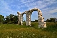 Chorvatsko: Národní park Krka - Burnum, velitelství tábora římské legie (archeologická lokalita)