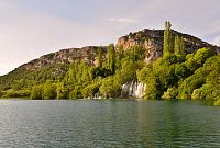 Chorvatsko: Národní park Krka - jezero Visovac, vodopád Roški slap