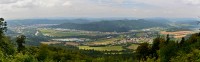 Slovensko - Veľký Manín: výhled k Považské Bystrici ze stezky na Velký Manín