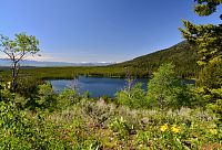 USA Severozápad: Národní park Grand Teton, jezero Taggart Lake ze stezky k Bradley Lake