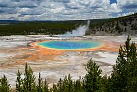 USA Severozápad: Národní park Yellowstone, Grand Prismatic Spring z vyhlídky