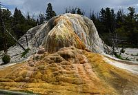 USA Severozápad: Národní park Yellowstone, Mamoth Hot Springs - u Upper Terrace Drive