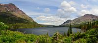 USA - Severozápad: Národní park Glacier - stezka při jihozápadním břehu jezera Two Medicine Lake