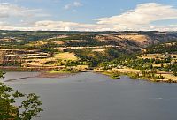 USA - Severozápad: výhled na řeku Columbia z vyhlídky na historické oregonské silnici č. 30
