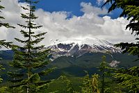 USA - Severozápad: Národní les Mount Hood - výhled na Mount Hood z trasy na vyhlídku nad Mirror Lake