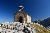 Rakousko – Dachstein: kaplička Dachsteinkapelle u Simonyhütte