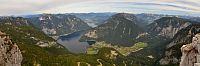 Rakousko – Dachstein: Krippenstein, vyhlídka 5 Fingers (Pět prstů) - výhled na Hallstattské jezero