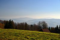 Jablunkovské mezihoří: výhled na slovenské hory od Komorovského grúně