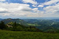 Gutensteinské Alpy: Reisalpe - výhled z vrcholu k severu (Gutensteinské Alpy, podunajská nížina)