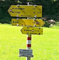 Türnitzké Alpy: turistický rozcestník u statku Ebnerhof (výchozí místo na Türnitzer Höger)