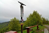 Slezské Beskydy: rozcestník u chaty Schronisko PTTK na Stožku