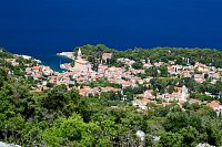 Chorvatsko: ostrov Lošinj - kostelík sv. Ivan, vyhlídka na Veli Lošinj