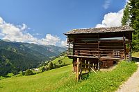 Rakousko: údolí Lesachtal, seník po trase na Samalm