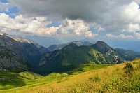 Rakousko: výhled na Gailtálské Alpy z Riebenkofelu, vepředu Lumkofel