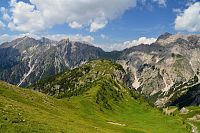 Rakousko: výhled na Lienzské Dolomity a Soleck ze stezky ze Solecku na Riebenkofel