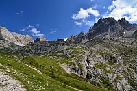 Rakousko: Lienzské Dolomity stezka do údolí od chaty Karlsbader Hütte