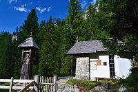 Rakousko: Lienzské Dolomity - kaple Gedenkkapelle