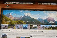 Rakousko: Lienzské Dolomity - chata Dolomitenhütte, infotabule