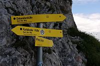 Rakousko: Lienzské Dolomity - Rudl-Eller Weg, štěrbina Zellinscharte, rozcestník na Piccola Ferrata