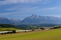 Slovensko - Vysoké Tatry: pohled na Kriváň z Podtatranské kotliny