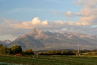 Slovensko - Vysoké Tatry: pohled na Kriváň z Podtatranské kotliny