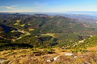 Rakousko - Ybbstallské Alpy: výhled do údolí kolem Lackenhofu ze stezky na Ötscher