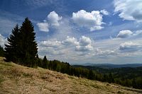 Slovensko - pohoří Poľana, poľana nad Veporskými skalkami s výhledem na Klenovský Vepor