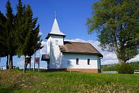 Slovensko - kaple nad obcí Korytárky