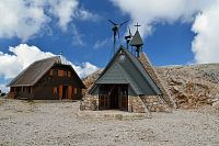 Slovinsko - Julské Alpy: Triglavski dom na Kredarici, kaple Marije Snežne