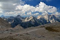 Slovinsko - Julské Alpy: Kredarica - výhled k severozápadu (Mangart, Razor, Stenar, Dolkova špica, Škrlatica)