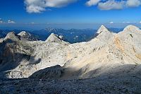 Slovinsko - Julské Alpy: Kredarica - výhled zprava Rž, Rjavina, vzadu Kepa (Karavanky)