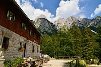 Slovinsko - Julské Alpy: Dolina Vrata, Aljažev dom v Vratih