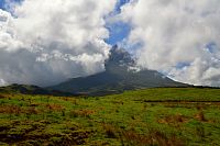 Azorské ostrovy: sopka Montanha do Pico na ostrově Pico