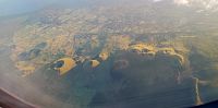 Azorské ostrovy - ostrov Pico: centrální náhorní plošina Achada z letadla