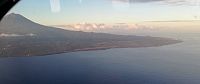 Azorské ostrovy - ostrov Pico: sopka Pico z letadla