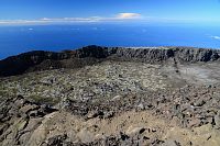 Azorské ostrovy - ostrov Pico: výstup na sopku Montanha do Pico, pohled na vrcholový kráter z Pikýňa