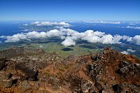 Azorské ostrovy - ostrov Pico: výhled z vrcholu sopky Montanha do Pico