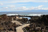 Azorské ostrovy - ostrov Pico: přírodní koupaliště u Prainha
