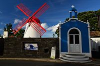 Azorské ostrovy - ostrov São Miguel: mlýn Moinho do Pico Vermelho