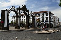 Azorské ostrovy - ostrov São Miguel: Ponta Delgada - Portas da Cidade de Ponta Delgada