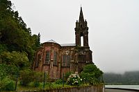 Azorské ostrovy - ostrov São Miguel: Lagoa das Furnas - Capela de Nossa Senhora das Vitórias